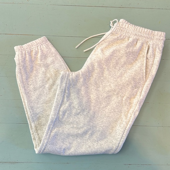NWT woman’s Fabletics sweatpants. Size L - Picture 1 of 10